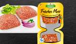 Frisches Mett ist unsere Spezialität Frisches Mett auf Teller in Verpackung